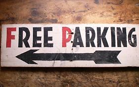 The Retro Retreat With Free Parking
